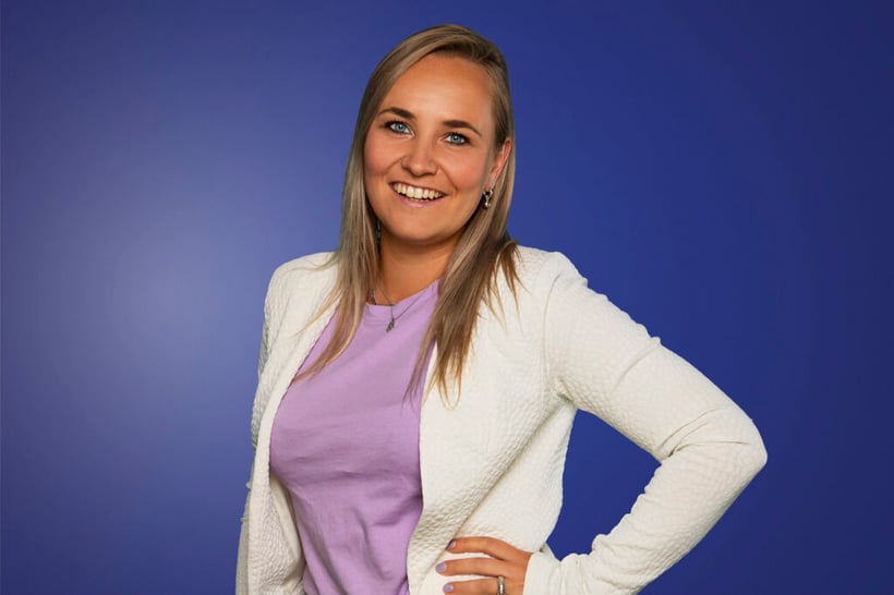 Stephanie_lagen3_donkerblauwweb-1-1024x683